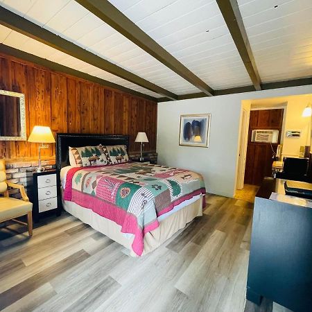 Riverfront Lodging Shady Cove Экстерьер фото