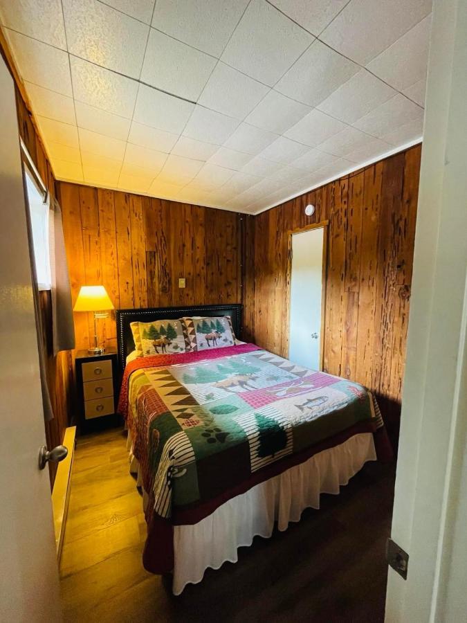 Riverfront Lodging Shady Cove Экстерьер фото